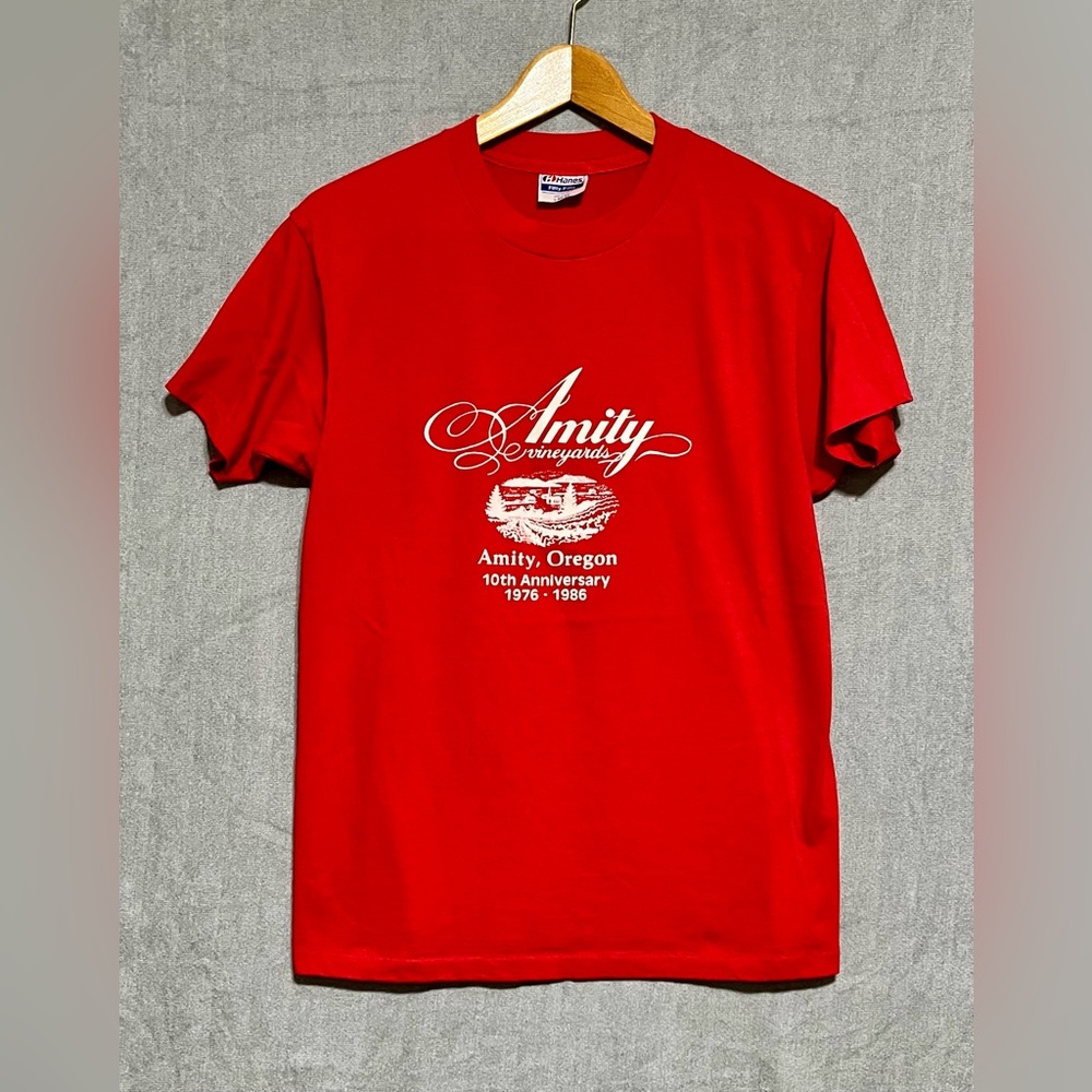Hanes Red Amity, Oregon Vineyards Graphic Tee Size Large Vintage‎